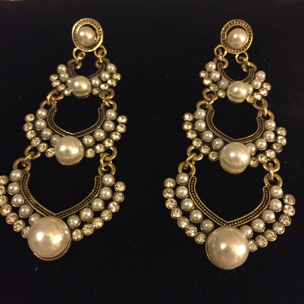 Elegant Pearl and Rhinestone Dangle Earrings - Picture 4 of 4